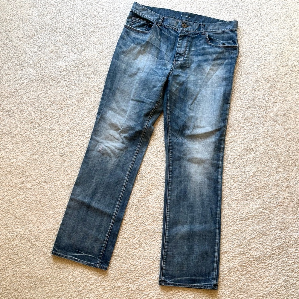 Elie Tahari Light Wash Modern Straight Fit Raleigh Jean 36x34